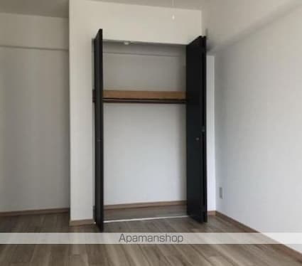 サーパス鷹子弐番館[3LDK/74.23m2]の収納