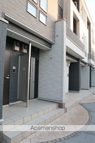 アロッジオ石津の玄関写真