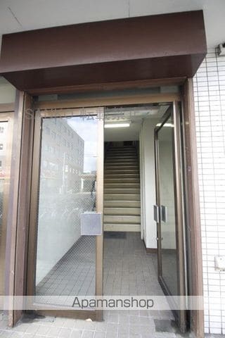 元町明和ビルの玄関写真