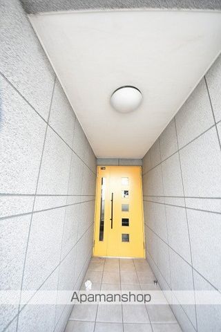 クレセリア新川の玄関写真