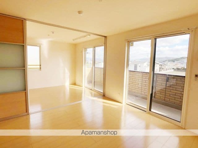 和歌山県和歌山市出水[2LDK/58.37m2]のリビング・居間