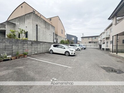 神明荘[2K/27m2]の駐車場