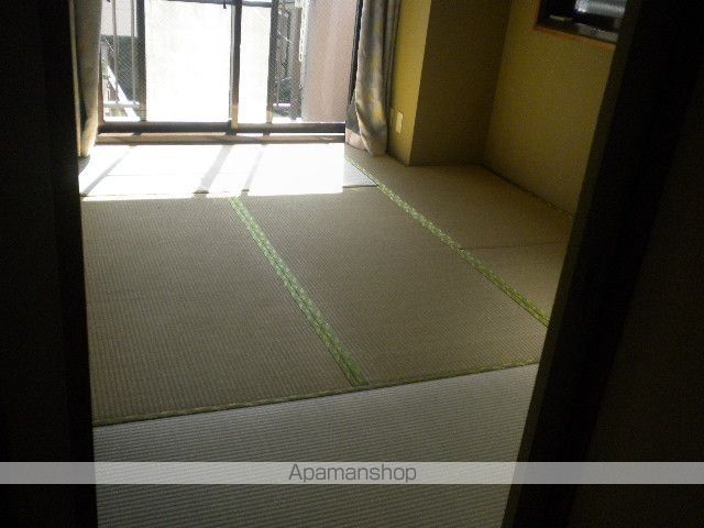 ラカーサモモイの内装写真