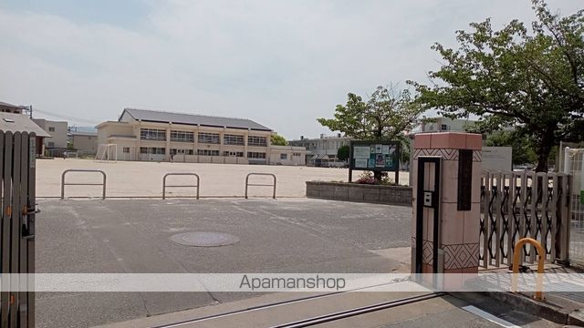 アン・ファミーユBの周辺写真