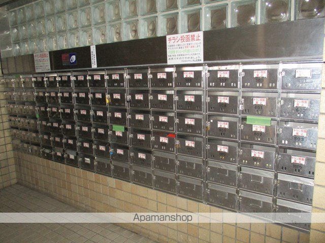ドミ18ロイヤルの玄関写真