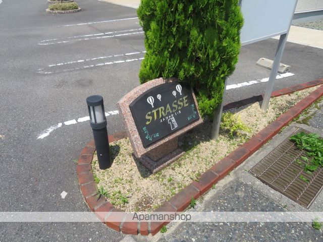 ストラッセIの玄関写真