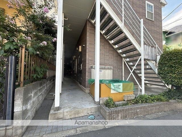 レオパレスフォーブル三茶[1K/18.7m2]のエントランス