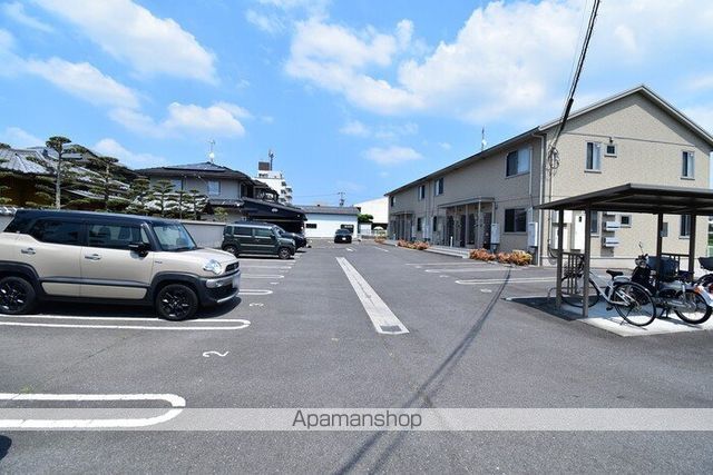 Ｇｒｅｅｎ　Ｒｏｓｅ[2LDK/53.61m2]の駐車場