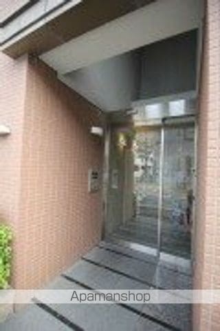 TRビルディングの玄関写真