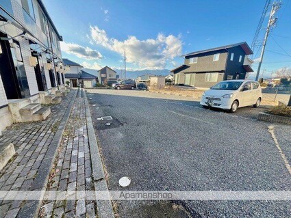 レオパレスＦｌｏｗｅｒ　Ｖｉｌｌａｇｅ[2DK/49.68m2]の駐車場