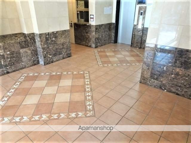 プレサンスセンターコア大阪の玄関写真
