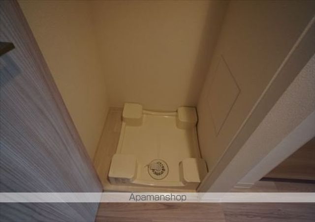 プレサンスジェネ千種内山の玄関写真