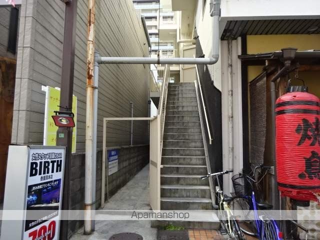 栄良ビルの玄関写真