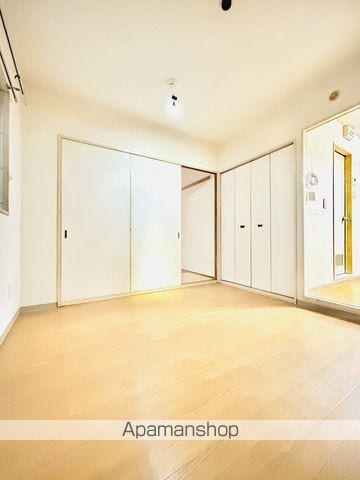 シャトル中宮の内装写真