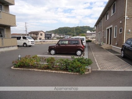 ファミーユ東手城　Ｂ棟[3LDK/88.93m2]の駐車場