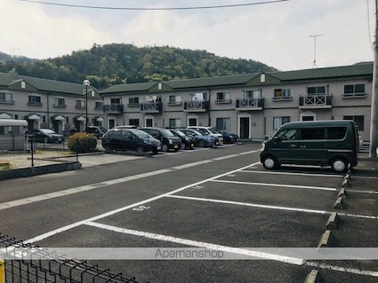 ボヌール幸澤Ｃ棟[2LDK/59.57m2]の駐車場2