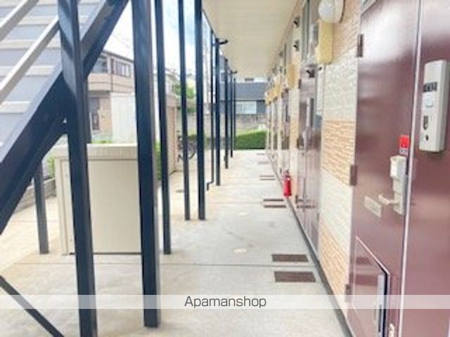 レオパレスパティオ仁川の玄関写真