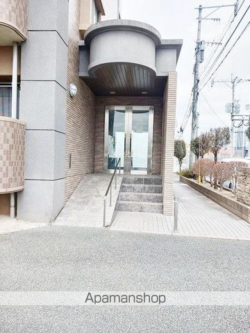 レルベ保田窪の玄関写真