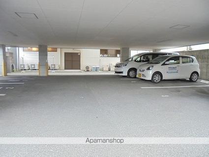 Ｋハイツ[1DK/32m2]の駐車場2