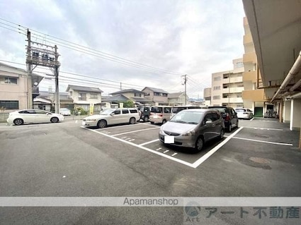 聖和ハイツ　中央棟[2LDK/58.86m2]の駐車場