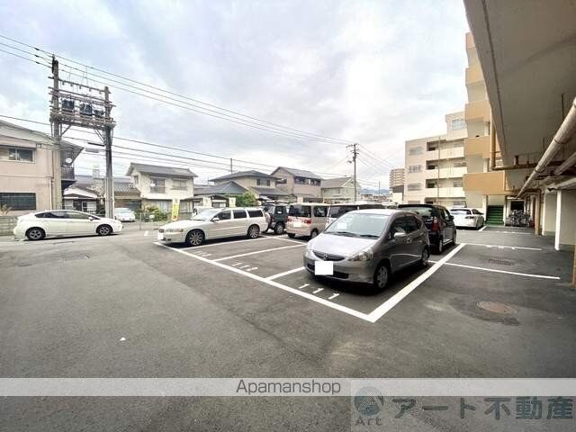 聖和ハイツ　中央棟[2LDK/58.86m2]の駐車場