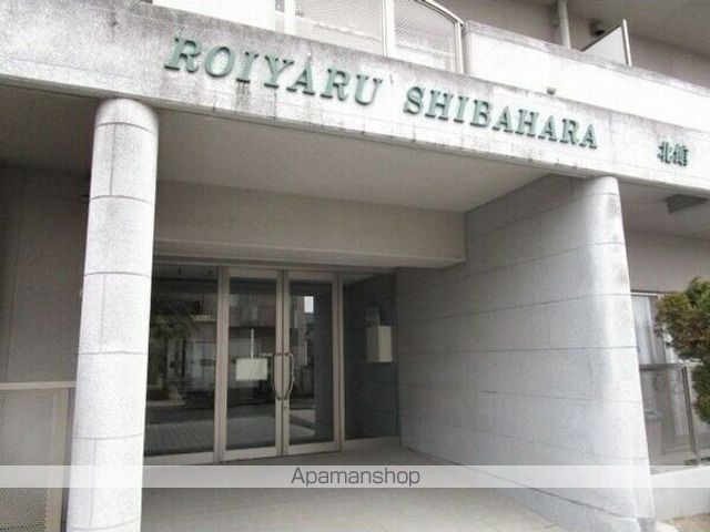 ロイヤル芝原北館の玄関写真