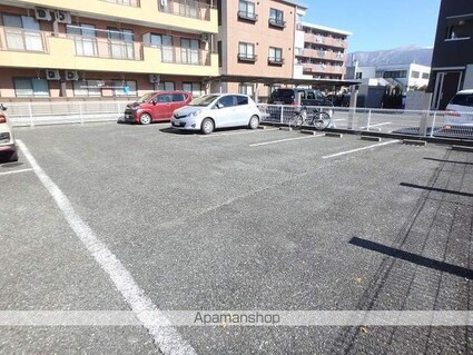 Ｓｕｒｐｌｕｓ　Ｌｉｇｈｔｈｏｕｓｅ牧野[1K/28.03m2]の駐車場2