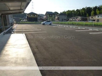 ラズベリー　コート[1LDK/45.09m2]の駐車場2