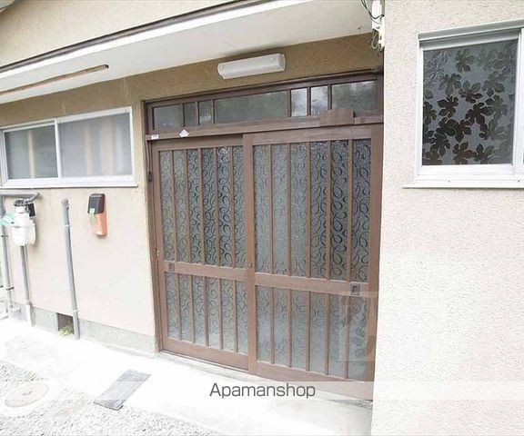 修学院坪江町貸家の玄関写真