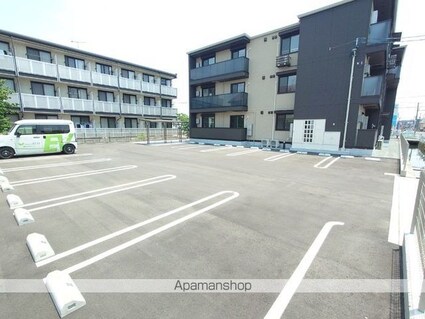 ラフィーネ南蔵王[2LDK/60.27m2]の駐車場