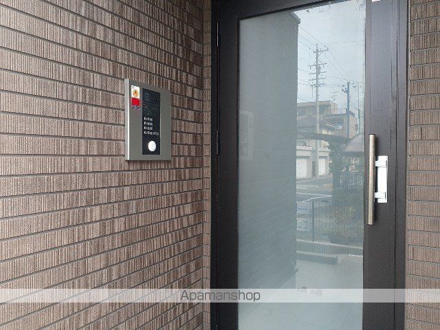 ローレルWESTの玄関写真