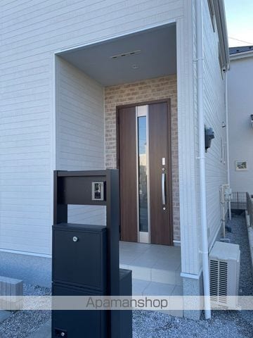 八王子市 2階建 築3年の玄関写真