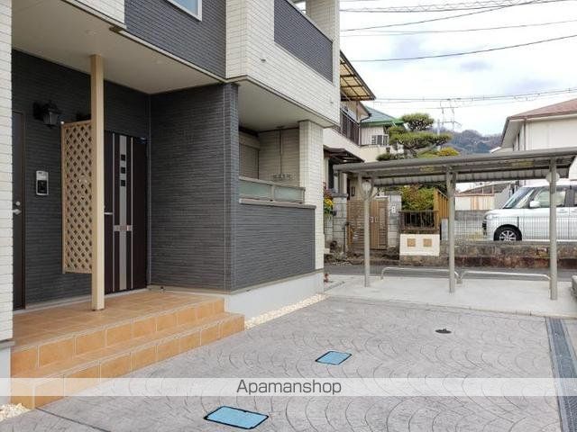 ファミール レイの玄関写真