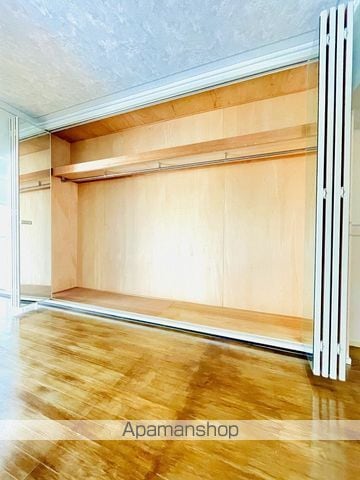 クローバーハイツ森小路2号棟の内装写真