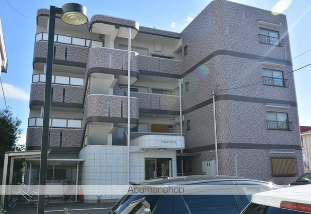 ベルメゾンA棟の外観写真