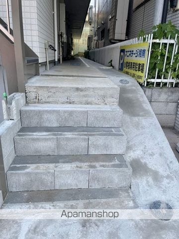 WISTERIA藤沢本町の玄関写真