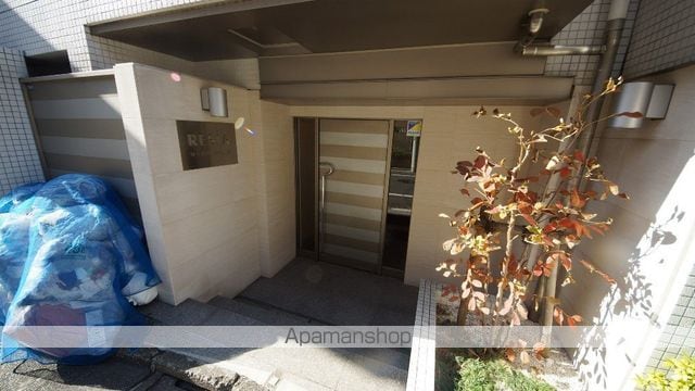 ガーデン代々木八幡の玄関写真