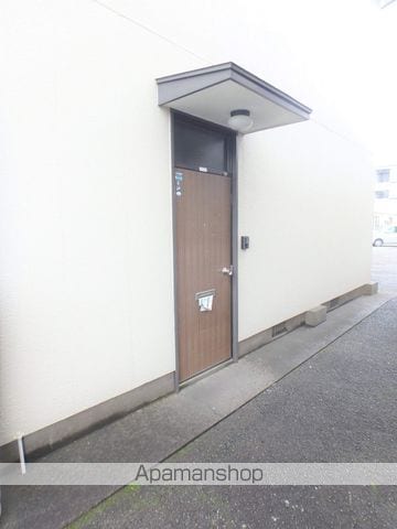 井上アパートの玄関写真