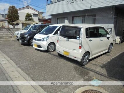 プリオット元町[1K/24m2]の駐車場