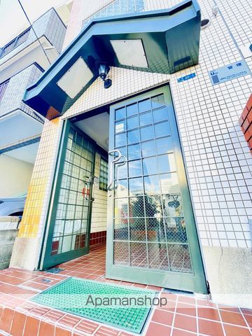 ロイヤルハイツの玄関写真