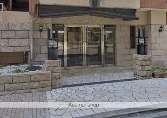 プレサンス東本町の玄関写真