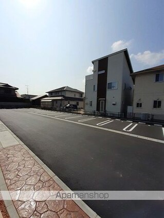 フィールド　サンⅢ　Ａ[1LDK/50.16m2]の駐車場1