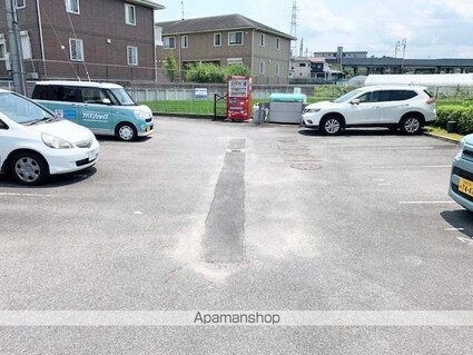 パストラルベル[1R/47.82m2]の駐車場2