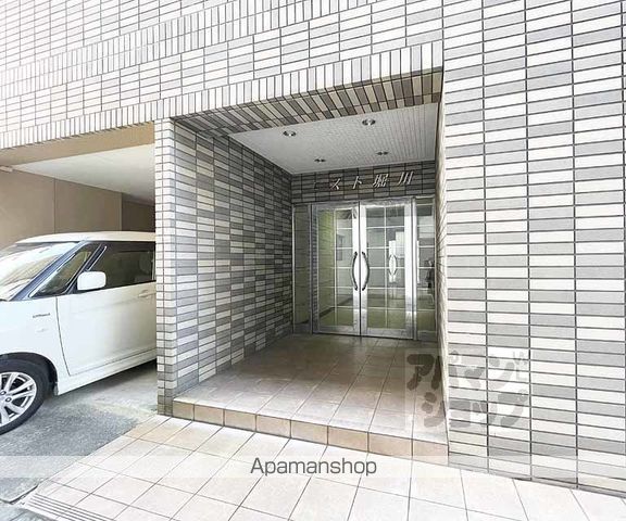 エスト堀川の玄関写真