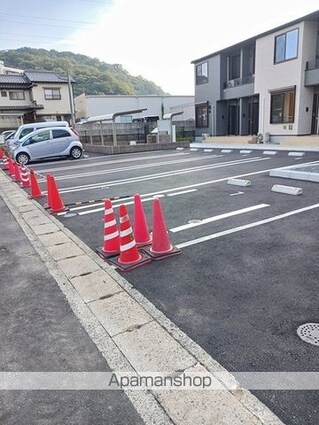 ベース[1LDK/50.96m2]の駐車場2
