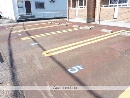 新潟県上越市春日山町３丁目[1K/33.15m2]の駐車場