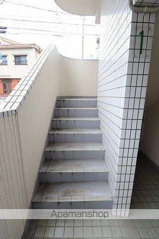 アップルコート於保多IIの玄関写真