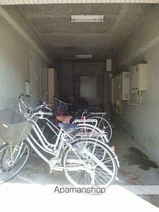 スカイコート八王子[1R/18.09m2]の駐車場2