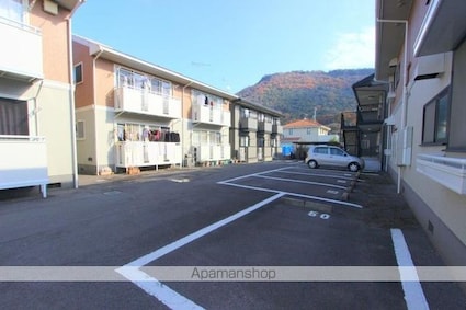 シャインポート屋島ＡＤ棟[2DK/50m2]の駐車場