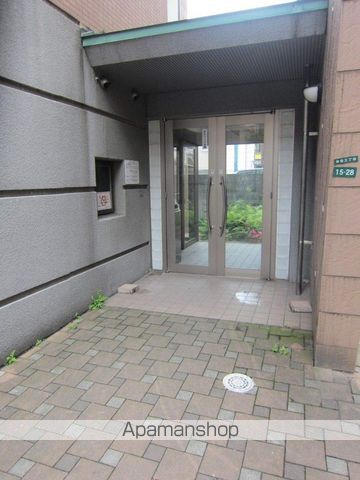 ダイナコートエスタディオサラ A棟の玄関写真